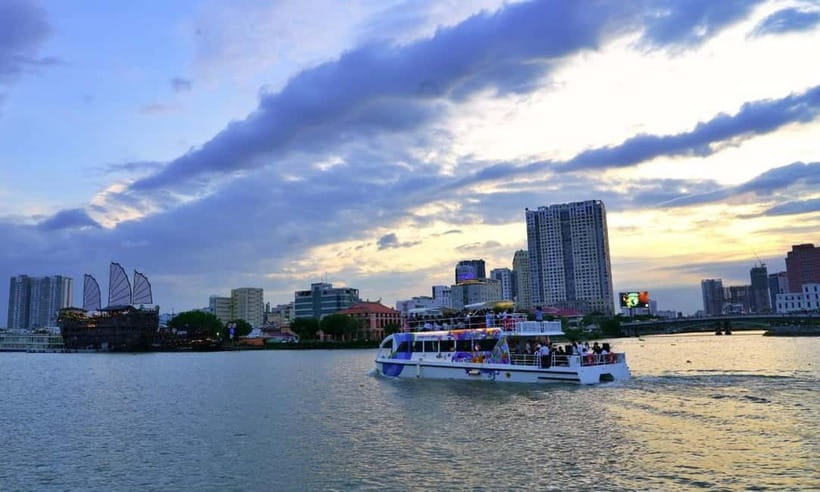 Lively Saigon River Sightseeing Cruise + Guided Walking Tour - From Opera House to the Pier: An Escort That Actually Helps