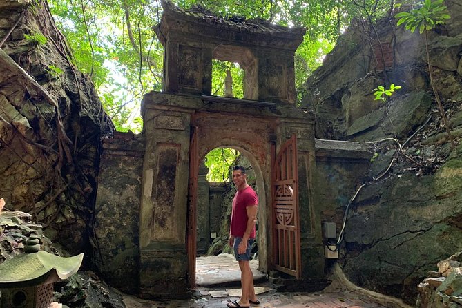 LOVELY PILGRIMS to MARBLE MOUNTAIN & DRAGON BRIDGE & LADY BUDDHA - Dragon Bridge: short stop, iconic photos, and a quick taste of Da Nang modern life