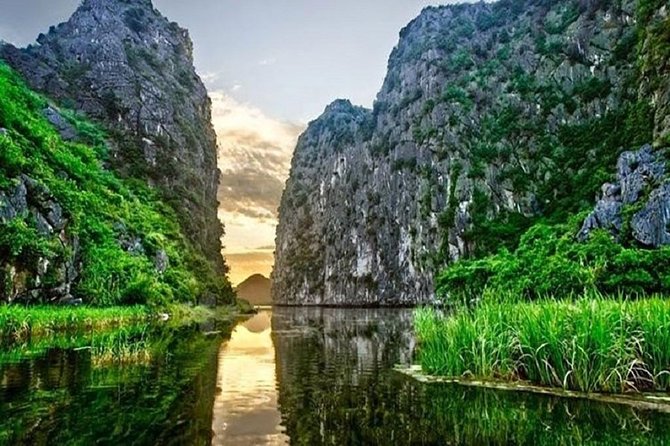 Luxury Hoa Lu - Tam Coc - Mua Cave 1 Day Tour - By Limousine & Small Group - Tam Coc bamboo boat: the 1.5-hour cave circuit that people remember