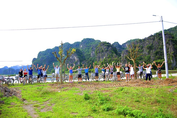 Luxury Hoa Lu Tam Coc Mua Cave 1 Day With Limousine Bus And Lunch - Hoa Lu: Visiting Dinh King and Le King Temples