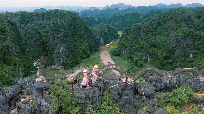 Luxury Limousine Tour: Hoa Lu, Trang An/Tam Coc & Mua Cave - Hoa Lu Temple: Vietnam’s ancient capital in workable walking shoes