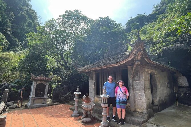 Luxury Ninh Binh Full Day Tour From Hanoi (Trang An - Hoa Lu) - Lunch and tea break: where the day resets