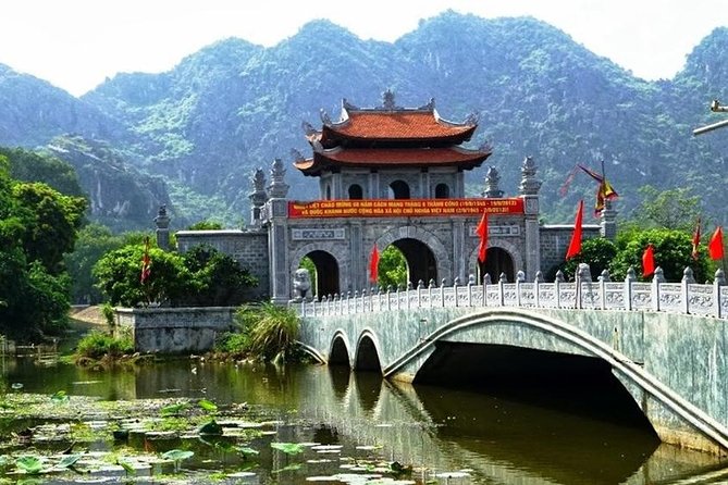 Luxury Ninh Binh: Hoa Lu - Mua Cave - Tam Coc Day Tour from Hanoi - Hoa Lu: Walking Between the Dinh and Le Legacy