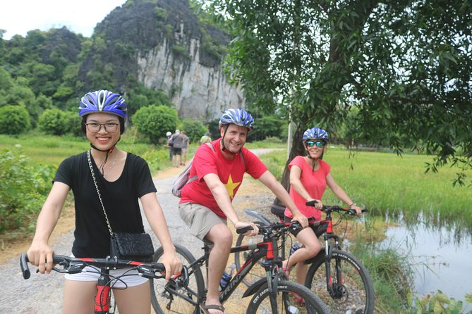 Luxury Tam Coc or Trang An-Mua Cave -Bich Dong Max 6 -8 pax/group - Lunch at a local set menu: fuel without fuss