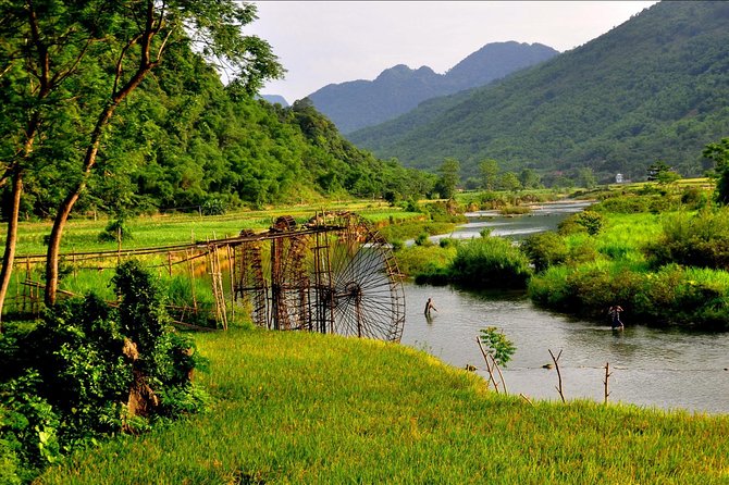 Mai Chau Private Day Tour: Hiking & Biking in Pristine Landscapes - Thung Khe Pass: the viewpoint break that sets the tone