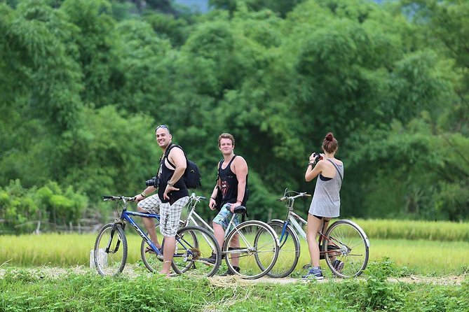 Mai Chau Private Day Tour: Hiking & Biking in Pristine Landscapes - Lac Village and Pom Coong: biking through working fields and craft time