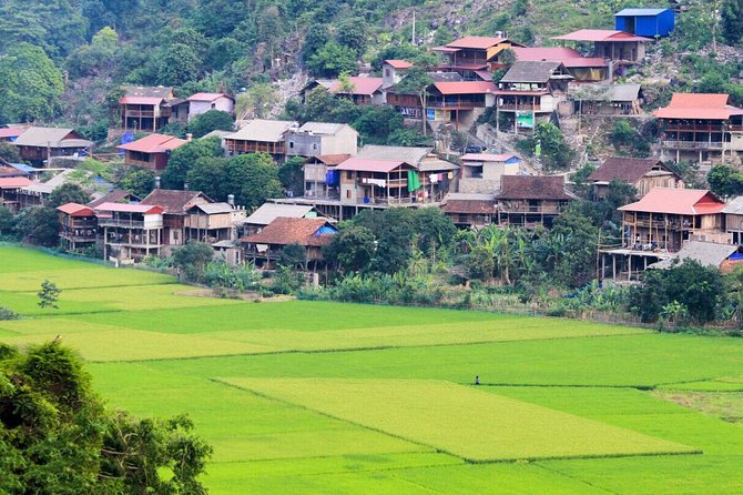 Majesty Of Untouched Northern Vietnam Tour 6 Days - Ba Be National Park and Pac Ngoi: boating on a different kind of Vietnam
