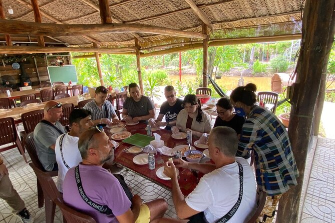 Mekong Delta Homestay Explore Nature 2-Day Family Tiny Garden - Kayaking the waterways maze, the best way to see the delta