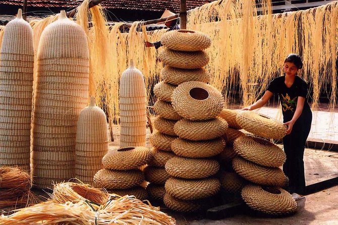 Mekong Delta Tour Full Day Cai Be-Vinh Long - Cai Be Floating Market: motorboat views, then rowboat reality