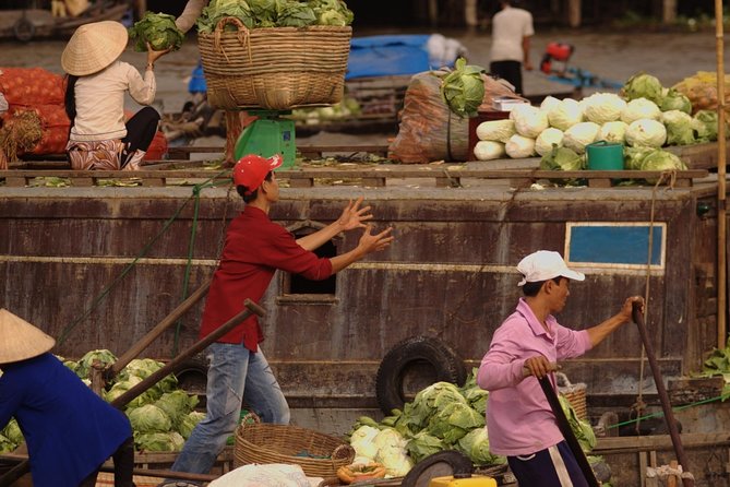 Mekong Delta Trip To Cai Be - Tan Phong Island With Lunch - Cai Be Floating Market by boat: when it’s great, and when it feels quiet