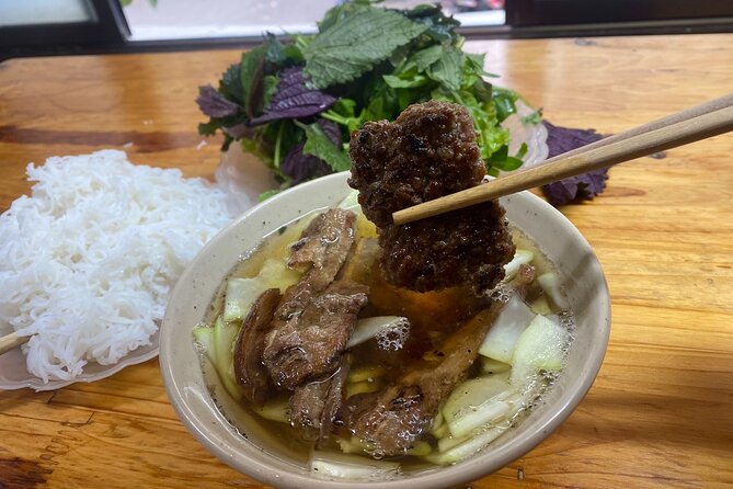 Minh's Unique Street Food Adventure - Vegetarian and Allergy-Friendly Stops, Done in Real Life