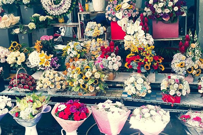 Morning Saigon Unseen+Street Food Tour with Ao Dai Riders Option - Ho Thi Ky Flower Market: how Saigon buys its beauty