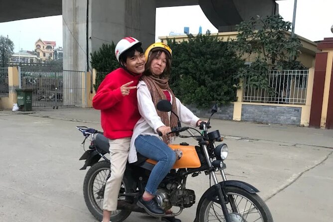Motorbike Lesson in Hanoi - Step two: riding around West Lake, learning rhythm over rules