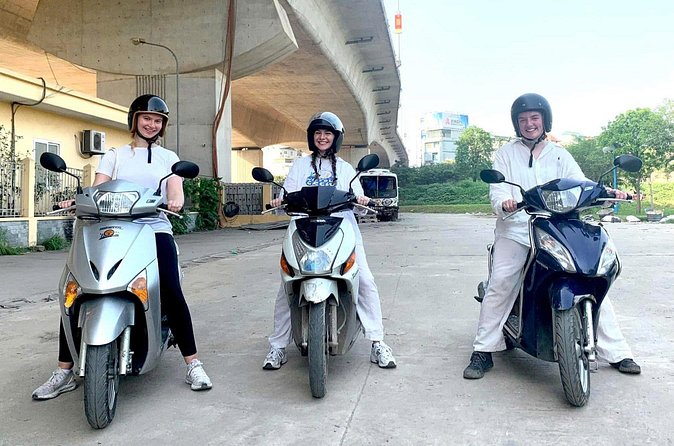 Motorbike Lesson in Hanoi - Price and value: $37.45 for real-world freedom