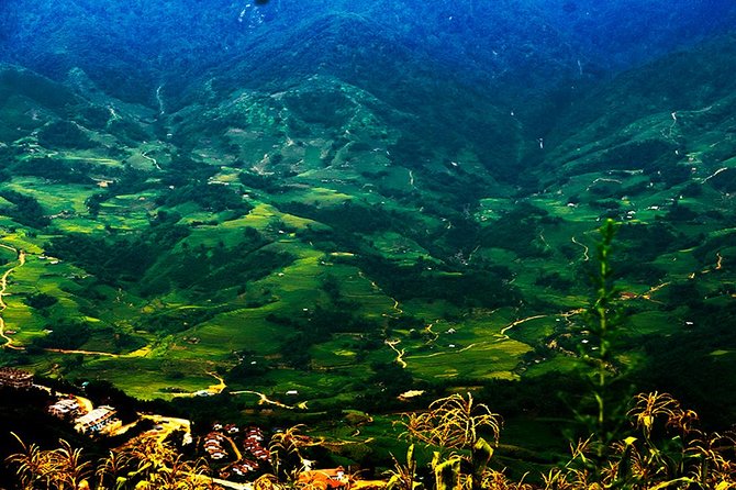 Mountain views and villages trek – 1 Day - Descending Toward Ham Da: Black Hmong Village Life Up Close