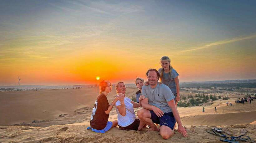 Mui Ne: Best Private Sand Dunes Jeep Tour at Sunrise/Sunset - Getting Picked Up in Mũi Né, and What the Jeep Setup Means