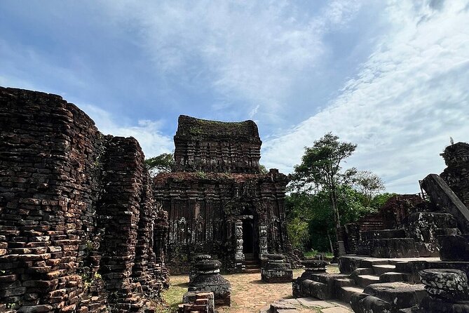 My Son Sanctuary and Hoi An Walking Tour - Hoi An Ancient Town Walking Time and Street-Food Help