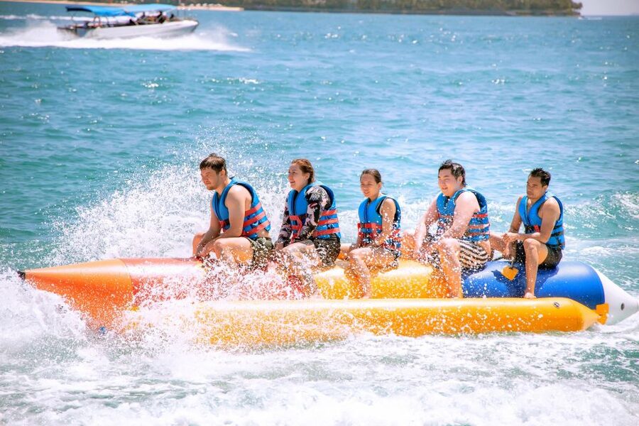 Nha Trang: Hon Mieu and Hon Tam Island Tour with Lunch - The floating seafood lunch: a setting you’ll remember