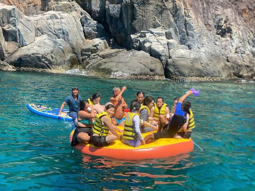 Nha Trang: Hopping Tour, Snorkeling, Boat Party, & BBQ Lunch - BBQ Lunch on a Floating Restaurant: More Than a Token Meal