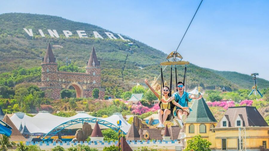 Nha Trang: VinWonders Entry Ticket with Optional Cable Car - Food and drinks: Plan for it