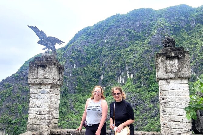 Ninh Binh 1 Day Tour(Tam Coc - Mua Cave - Bich Dong) - Cycling Through Rice Fields and a Local Family Stop