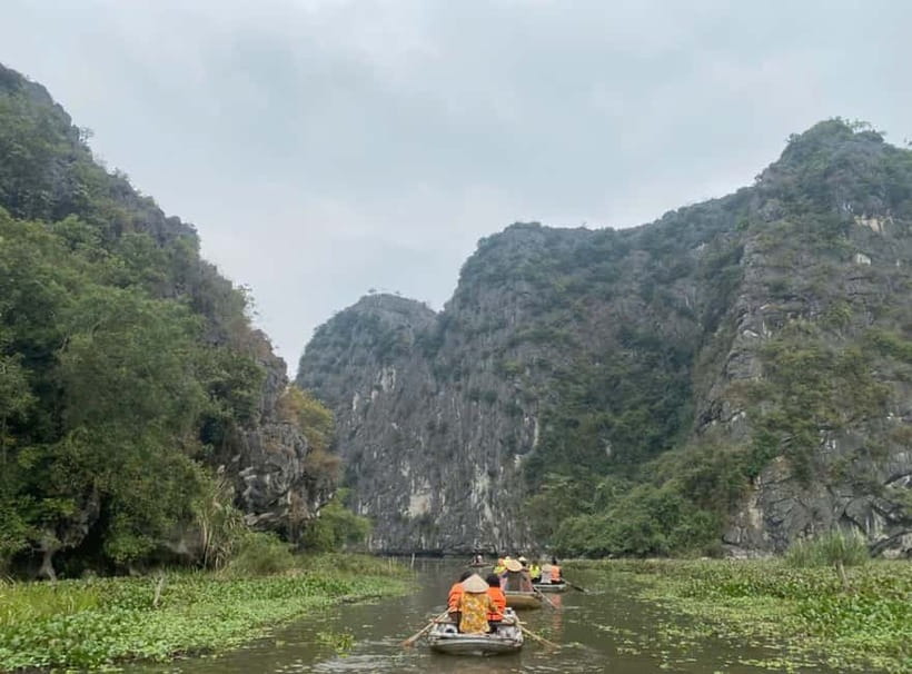 Ninh Binh Cycling Tour: Tam Coc Boat, Mua Cave & Rural Life - Lunch stop in a local restaurant: fueling the climb
