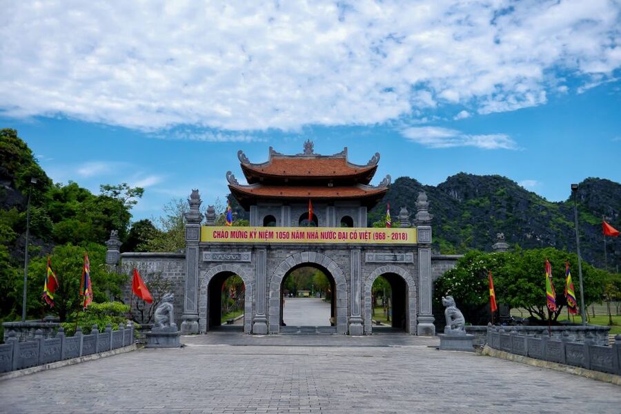 Ninh Binh Daily: Hoa Lu, Mua Cave, Tam Coc, Bike & Swimming - How the day stays on schedule (and where it can feel tight)