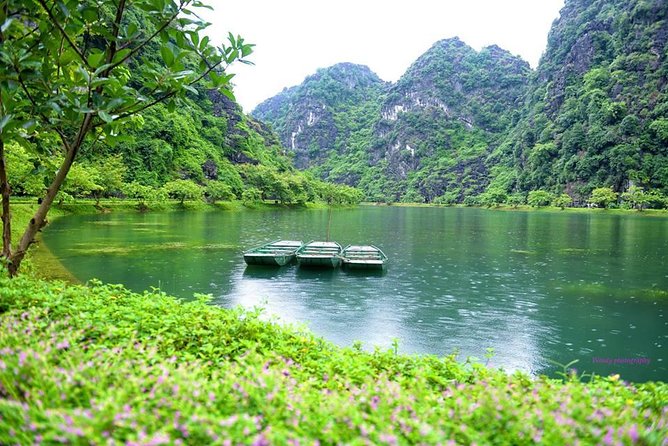 Ninh Binh Daily Tour: Hoa Lu - Am Tien Cave- Trang An boat ride - Hoa Lu ancient capital and the King Dinh temple visit