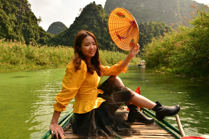 Ninh Binh Daily Tour: Hoa Lu - Am Tien Cave- Trang An boat ride - Tuyet Tinh Coc viewpoint, Am Tien cave, and the 200 steps test