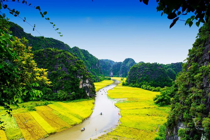 Ninh Binh Daily Tour: Hoa Lu - Tam Coc boat trip and Bike - A Smart One-Day Route Through Hoa Lu and Tam Coc