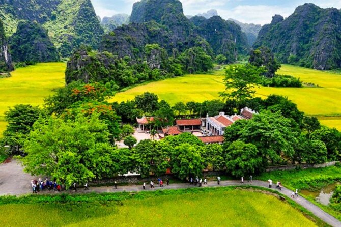 Ninh Binh Day Tour To Visit Hoa Lu -Tam Coc/ Trang An - Mua Cave - Mua Cave and Top Dragon Mountain: The Climb You Will Remember