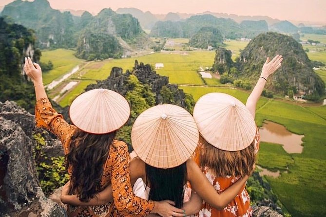 Ninh Binh Day Trip - One day, three big hits: Hoa Lu, Mua Cave, and the boat scenery