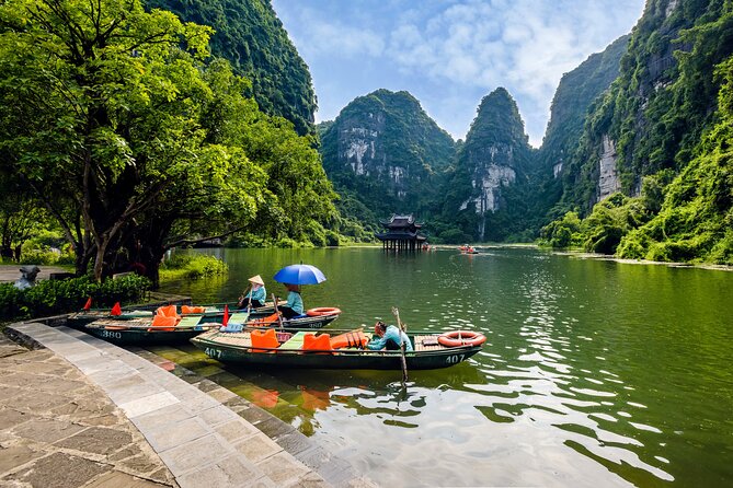 Ninh Binh Day Trip: Hoa Lu-Trang An/Tam Coc-Mua Cave-Cycling-Boat - Lunch stop and the reality of buffet food