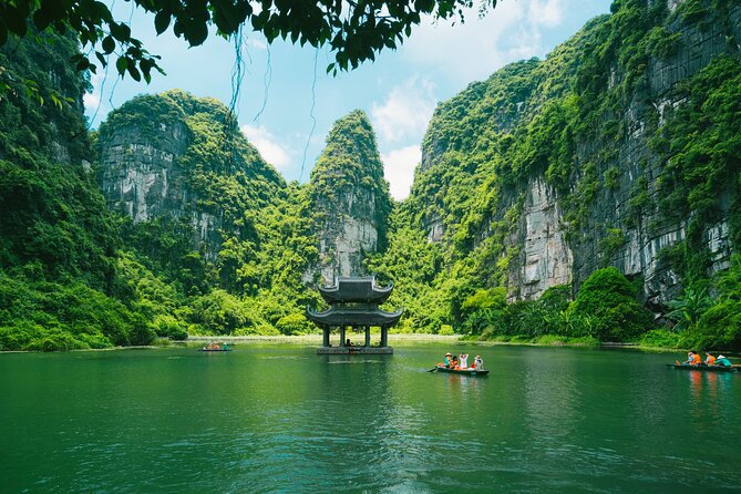 Ninh Binh Day Trip: Hoa Lu-Trang An/Tam Coc-Mua Cave-Cycling-Boat - The role of the guide, why personalities matter on a packed day