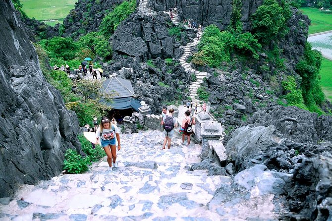 Ninh Binh Full-Day Tour from Hanoi to Hoa Lu, Tam Coc & Mua Cave Via Boat & Bike - Lunch and pacing: goat meat, fried rice, and time to breathe
