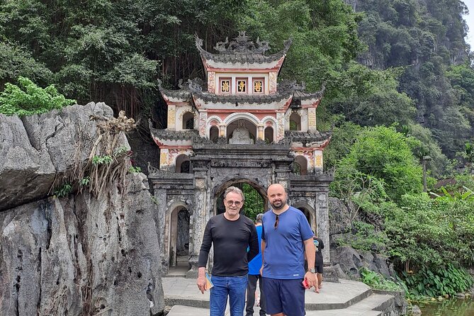 Ninh Binh Full Day Tour Group 8 (Trang An- Bich Dong- Mua cave) - Lunch and downtime in Ninh Binh province: fuel without slowing you down