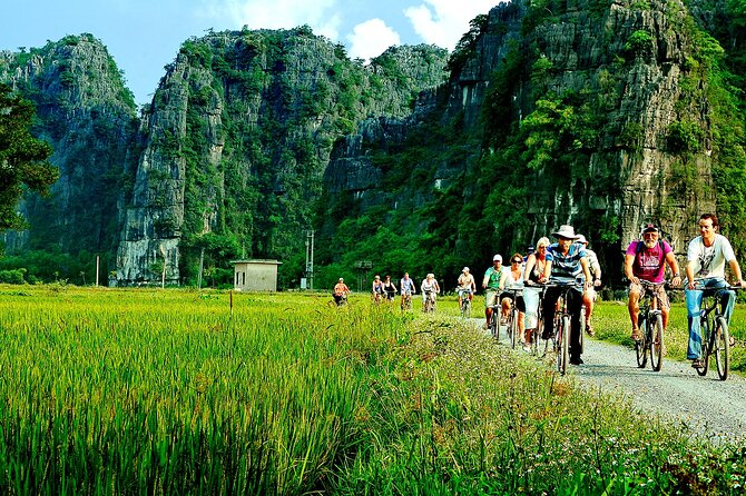 Ninh Binh Full Day Tour with Hoa Lu, Tam Coc and Mua Cave - Lunch in Ninh Binh: Local food, set-menu flow, and realistic expectations