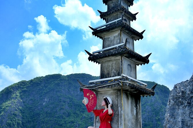 Ninh Binh Group Tour of 11 from Hanoi via Mua Cave Tam Coc Hoa Lu - Mua Cave and Hang Mua viewpoints, then an easy bike loop