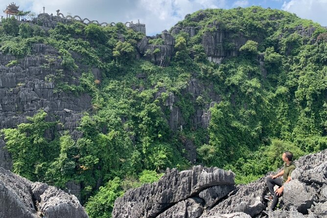 Ninh Binh Group Tour of 11 from Hanoi via Mua Cave Tam Coc Hoa Lu - The tradeoffs: early start, heat, and that Mua Cave climb