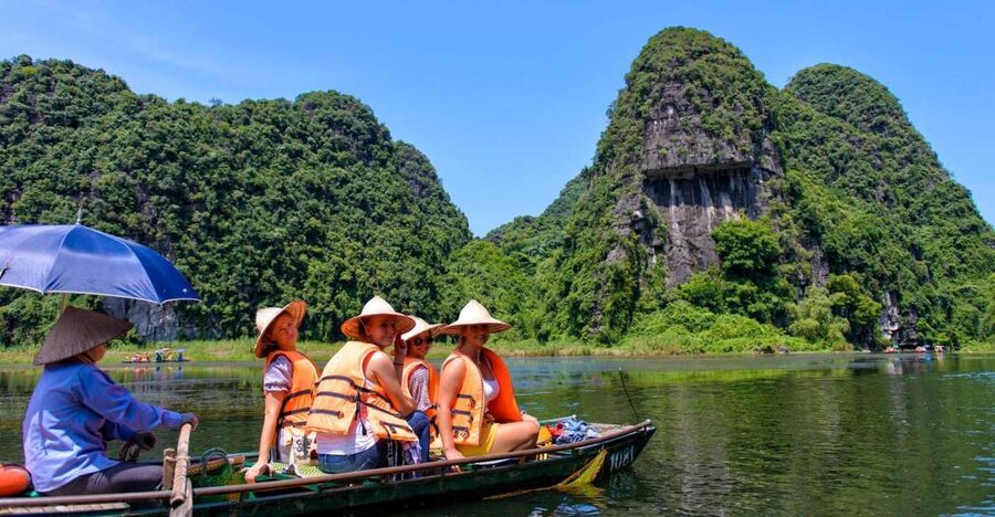 Ninh Binh: Hoa Lu, Mua Cave, and Trang An Tour and Boat Ride - Key things you’ll notice right away