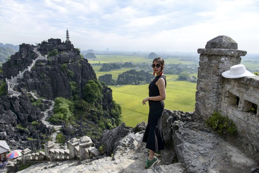 Ninh Binh: Hoa Lu, Mua Cave, and Trang An Tour and Boat Ride - The nearly 3-hour Trang An sampan ride through cave scenery