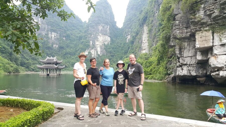 Ninh Binh: Hoa Lu, Trang An and Mua Caves Hiking Day Trip - Mua Cave and Lying Dragon Mountain: 486 Steps, Ngo Dong Views, and Tam Coc Payoff