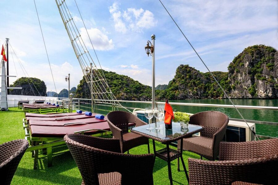 Ninh Binh: Lan Ha Bay 2D 1N cruises- bike tour, kayak, meals - The people factor: guides and crew energy can make or break your mood