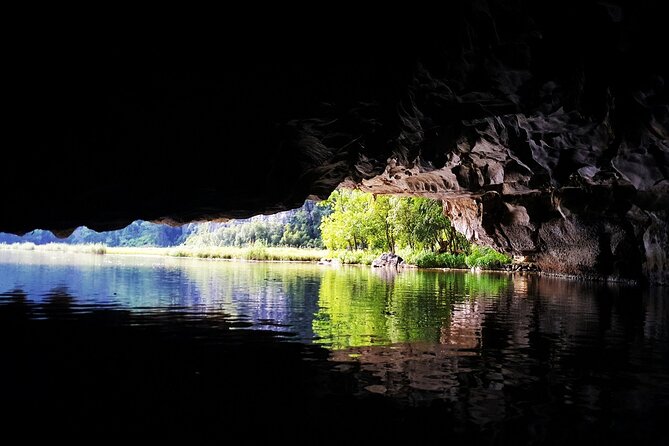 Ninh Binh Luxury Day Tour by Limousine- Small Group- All included - Hoa Lu and Mua Cave Options: Choose the Day Style You Want