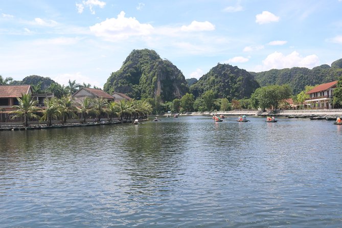 Ninh Binh Luxury Tour 2 Days 1 night by limousine See Hidden Gems - Tam Coc bamboo boat: cave time, photos, and breathing room