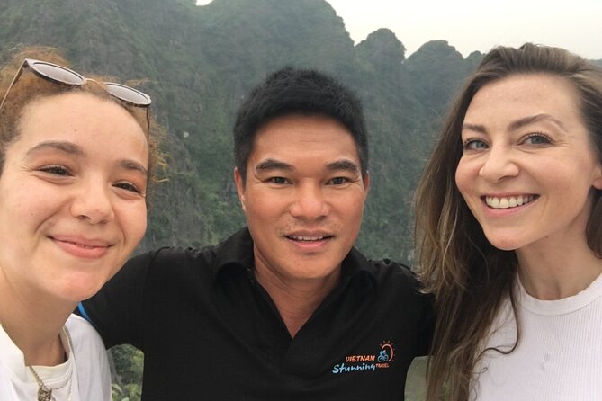 Ninh Binh Private Tour to Mua Cave Trang An Grottoes From Hanoi - Lunch in Tam Cốc Town, Built Into the Pace