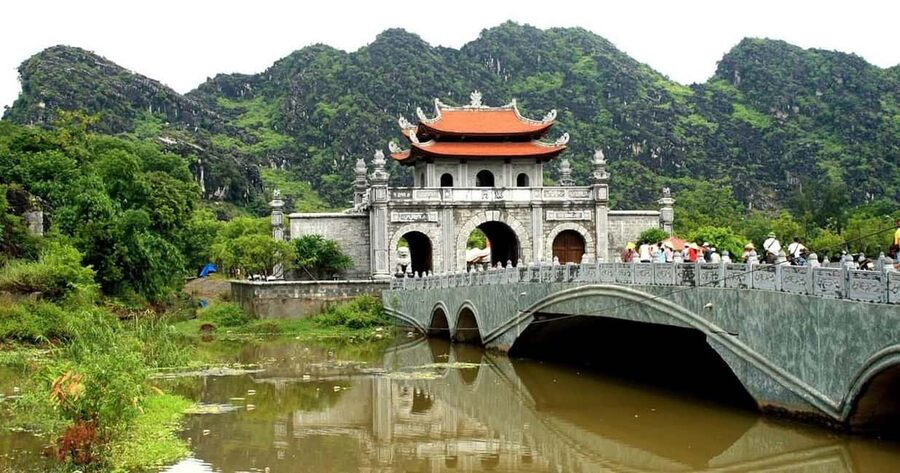 Ninh Binh: Trang An Boat Ride, Hoa Lu & Mua Cave Sunset - Lunch in Ninh Binh: what you’ll likely eat, plus how to stay flexible