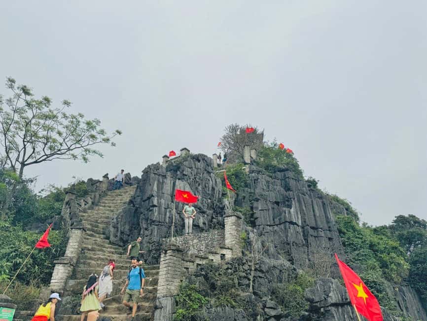 Ninh Binh: Trang An Boat Ride, Hoa Lu & Mua Cave Sunset - Mua Cave (Hang Múa) and the sunset climb to Ngoa Long Peak