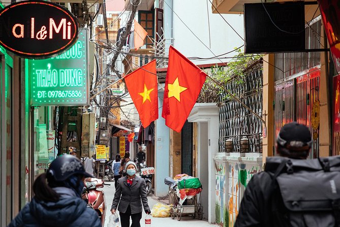 Off the Beaten Track in Hanoi: Private City Tour - Guides shape the tour more than you think