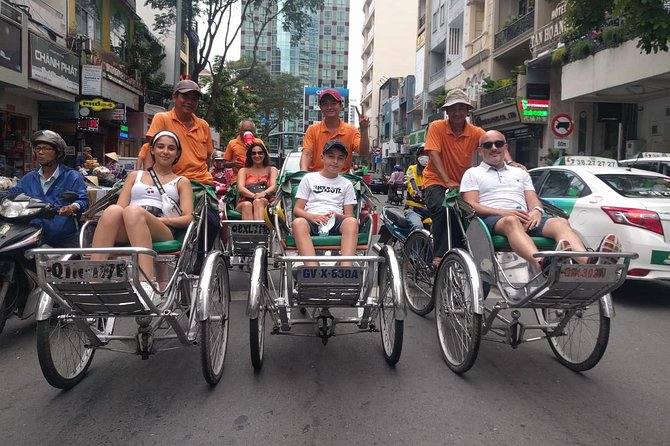 One hour cyclo tour around Saigon - Coffee-and-tea privacy: the youngsters square stop